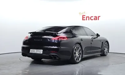 Porsche Panamera 2016, 84200 км, за 33105.93 USD