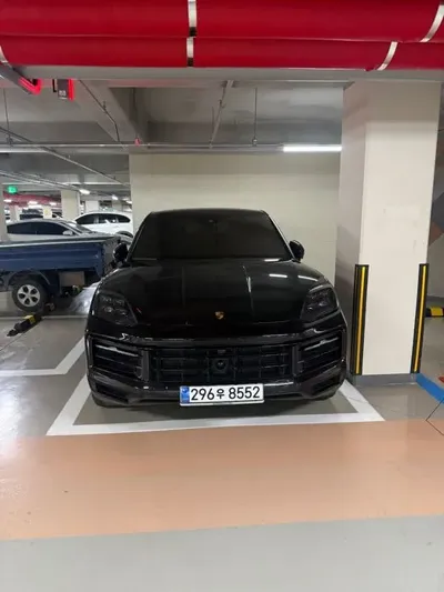 Porsche Cayenne 2025, 14000 км, за 111114.07 USD