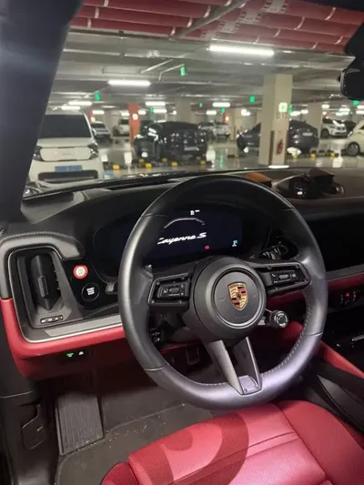 Porsche Cayenne 2025, 14000 км, за 111114.07 USD