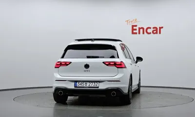 Volkswagen Golf 2024, 17987 км, за 24028.12 USD