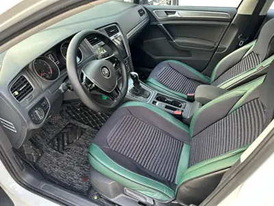 Volkswagen Golf 2016, 130000 км, за 5135.06 USD