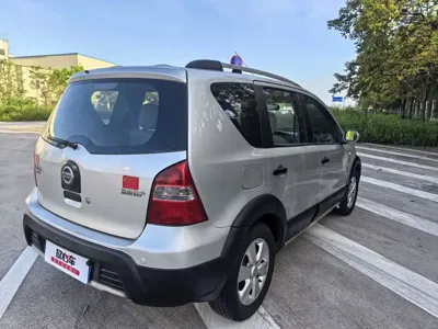 Nissan Livina 2010, 110000 км, за 2336.28 USD