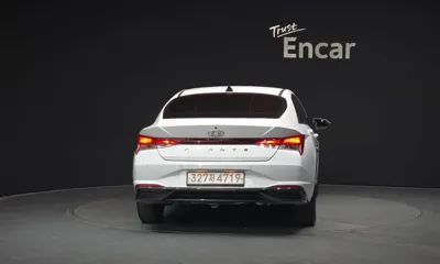 Hyundai Avante 2023, 69589 км, за 10175.09 USD