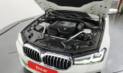 BMW 5-Series 2022, 46842 км, за 31564.07 USD - фото 6