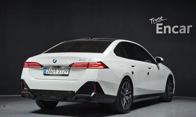 BMW 5-Series 2024, 12339 км, за 38289.01 USD