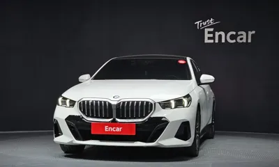 BMW 5-Series 2024, 12339 км, за 38289.01 USD