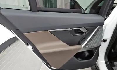 BMW 5-Series 2024, 12339 км, за 38289.01 USD - фото 25