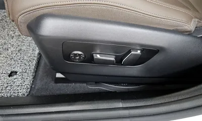 BMW 5-Series 2024, 12339 км, за 38289.01 USD - фото 30