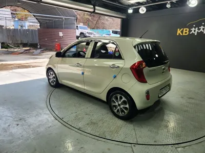 Kia Morning 2012, 122947 км, за 1885.2 USD