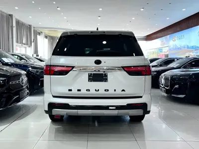 Toyota Sequoia 2023, 32000 км, за 102705.48 USD