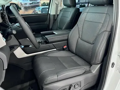 Toyota Sequoia 2023, 32000 км, за 102705.48 USD - фото 6