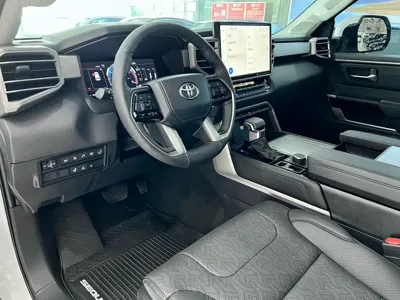 Toyota Sequoia 2023, 32000 км, за 102705.48 USD - фото 7