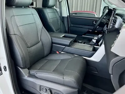 Toyota Sequoia 2023, 32000 км, за 102705.48 USD - фото 8