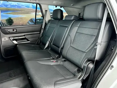 Toyota Sequoia 2023, 32000 км, за 102705.48 USD - фото 10