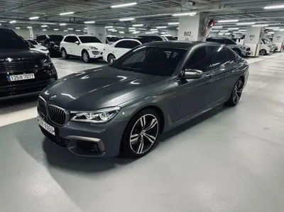 BMW 7-Series · 2017 год