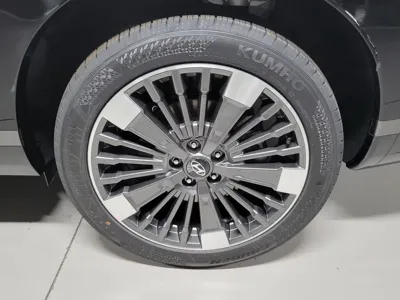 Hyundai Santafe 2025, 1620 км, за 17449.62 USD