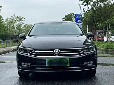 Volkswagen Magotan 2023, 78000 км, за 12735.86 USD