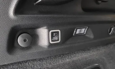 Jeep Cherokee 2022, 48120 км, за 32720.81 USD - фото 36