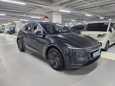 Tesla Model Y 2025, 4833 км, за 34778.64 USD