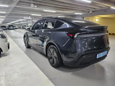 Tesla Model Y 2025, 4833 км, за 34778.64 USD