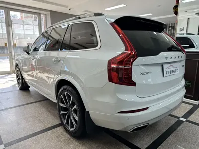 Volvo XC90 2016, 130000 км, за 16024.92 USD