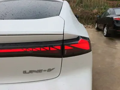 Changan UNI-V 2022, 50300 км, за 8725.55 USD - фото 8