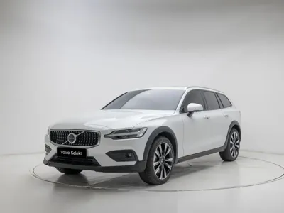 Volvo V60 · 2025 год