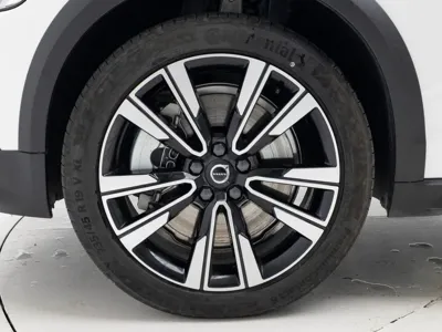 Volvo V60 2025, 3320 км, за 33149.53 USD