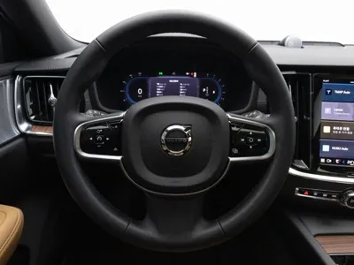 Volvo V60 2025, 3320 км, за 33149.53 USD - фото 11