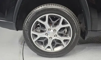 Jeep Cherokee 2019, 74897 км, за 10852.41 USD
