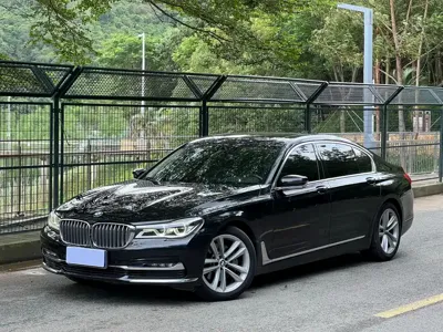 BMW 7 Series · 2018 год