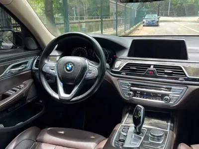 BMW 7 Series 2018, 130000 км, за 27221.37 USD
