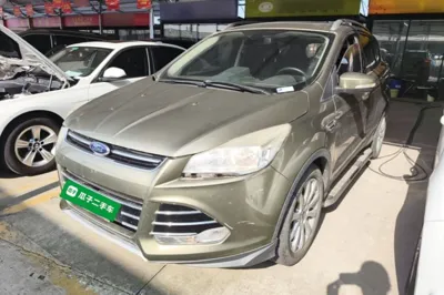 Ford Kuga · 2015 год