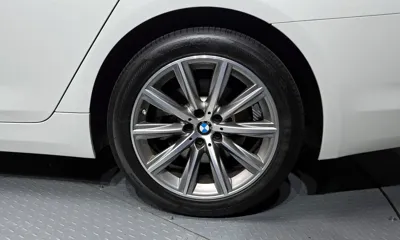 BMW 5-Series 2018, 81113 км, за 17211.91 USD