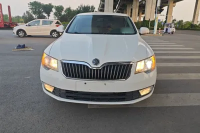 Skoda Superb 2015, 119400 км, за 4305 USD