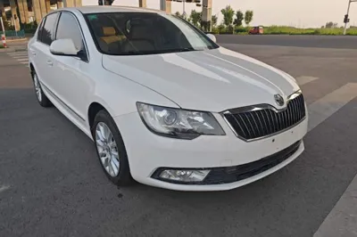 Skoda Superb 2015, 119400 км, за 4305 USD