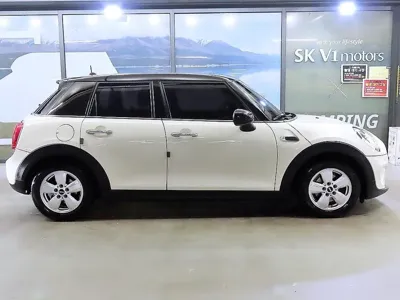 MINI Cooper 2016, 116000 км, за 5120.13 USD