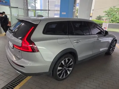 Volvo V60 2025, 15533 км, за 31180.26 USD - фото 6