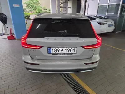 Volvo V60 2025, 15533 км, за 31180.26 USD - фото 7