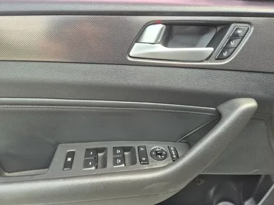 Hyundai Sonata 2015, 85966 км, за 7475.78 USD - фото 14