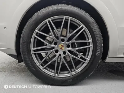 Porsche Cayenne 2024, 6392 км, за 100433.24 USD