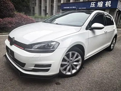Volkswagen Golf 2016, 65000 км, за 4768.61 USD