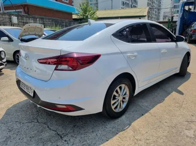 Hyundai Avante 2019, 124000 км, за 6147.55 USD