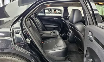 Chrysler 300C 2015, 142247 км, за 5860.52 USD - фото 12