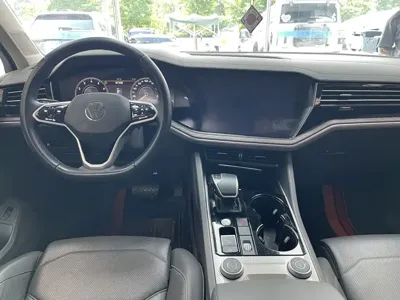 Volkswagen Touareg 2023, 118000 км, за 33292.02 USD