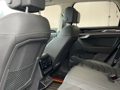 Volkswagen Touareg 2023, 118000 км, за 33292.02 USD - фото 7