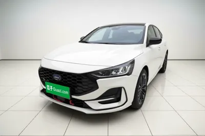 Ford Focus · 2022 год