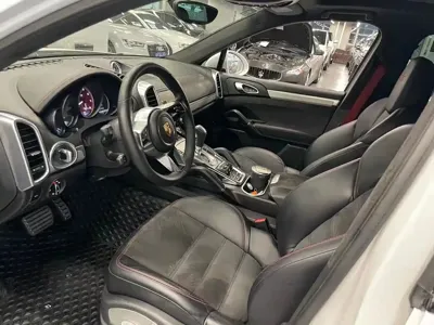 Porsche Cayenne 2015, 90000 км, за 37933.34 USD