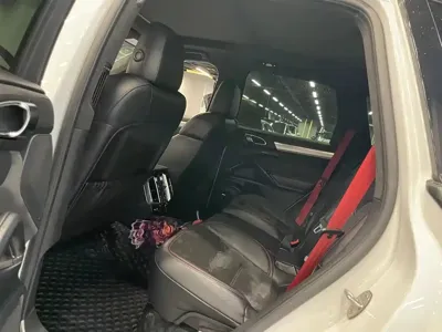 Porsche Cayenne 2015, 90000 км, за 37933.34 USD
