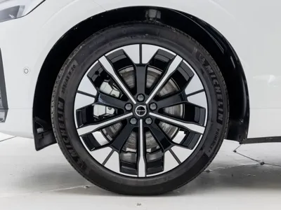 Volvo XC60 2026, 1203 км, за 41683.08 USD